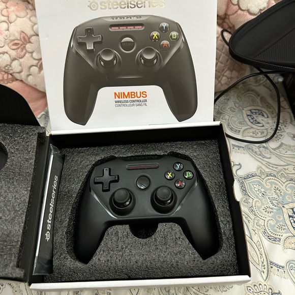 SteelSeries Nimbus Bluetooth Mobile Gaming Controller - Iphone, iPad, Apple TV40 - Picture 4 of 8